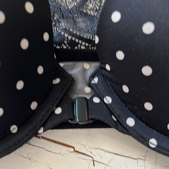 Never worn Victoria Secrets Blk/wht polka dot racerback lace bra 32B front close - Picture 3 of 6